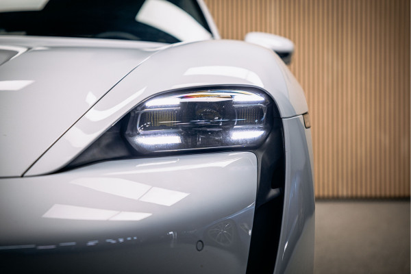 Porsche Taycan Performance 84 kWh | NL geleverd | Sport Chrono | Bose | Electric Sport Sound | Stoelverwarming |