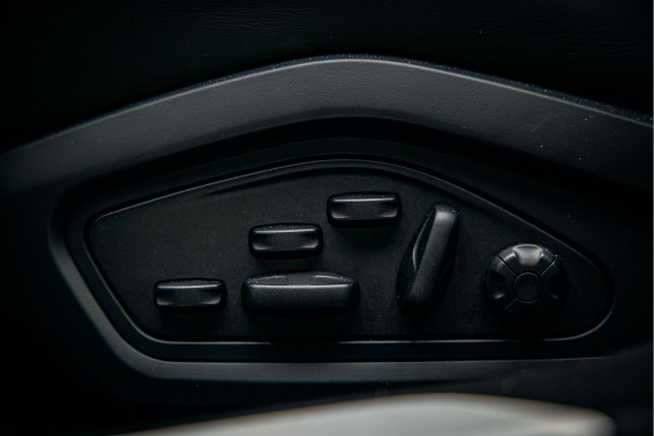 Porsche Taycan Performance 84 kWh | NL geleverd | Sport Chrono | Bose | Electric Sport Sound | Stoelverwarming |