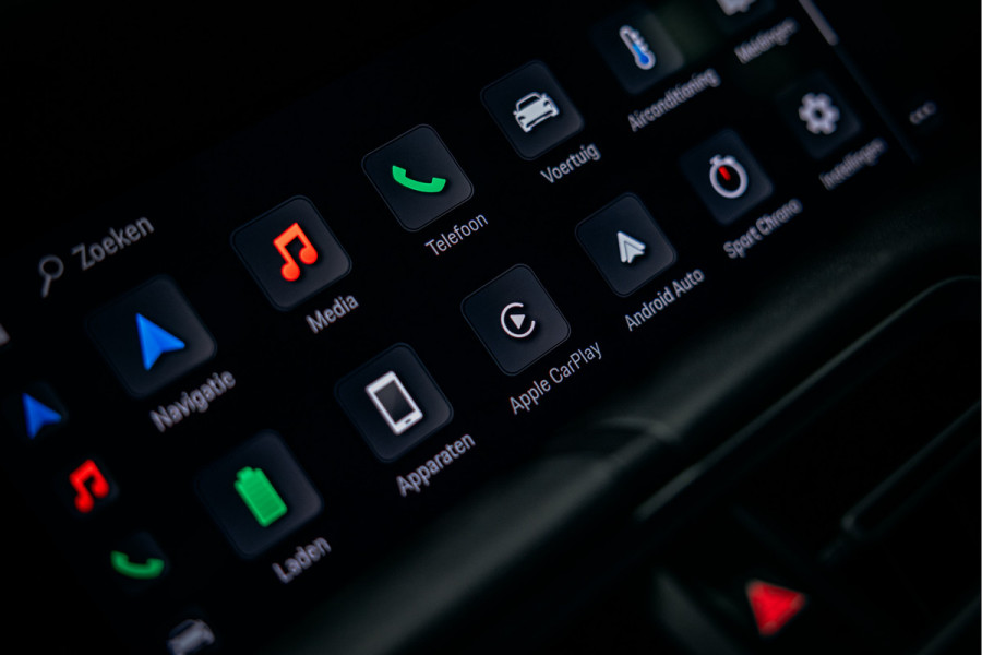 Porsche Taycan Performance 84 kWh | NL geleverd | Sport Chrono | Bose | Electric Sport Sound | Stoelverwarming |