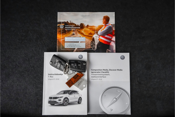 Volkswagen T-Roc 1.5 TSI Sport Navi ACC LED Trekhaak