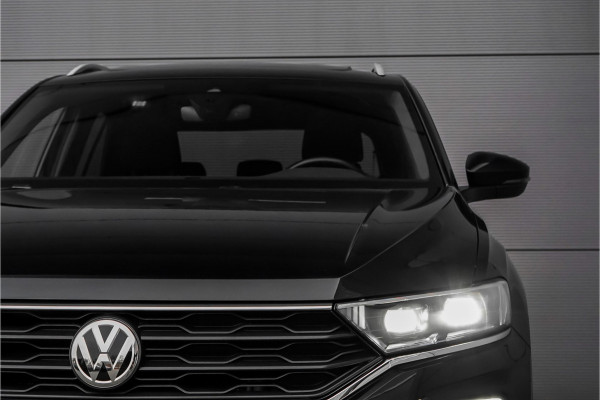 Volkswagen T-Roc 1.5 TSI Sport Navi ACC LED Trekhaak