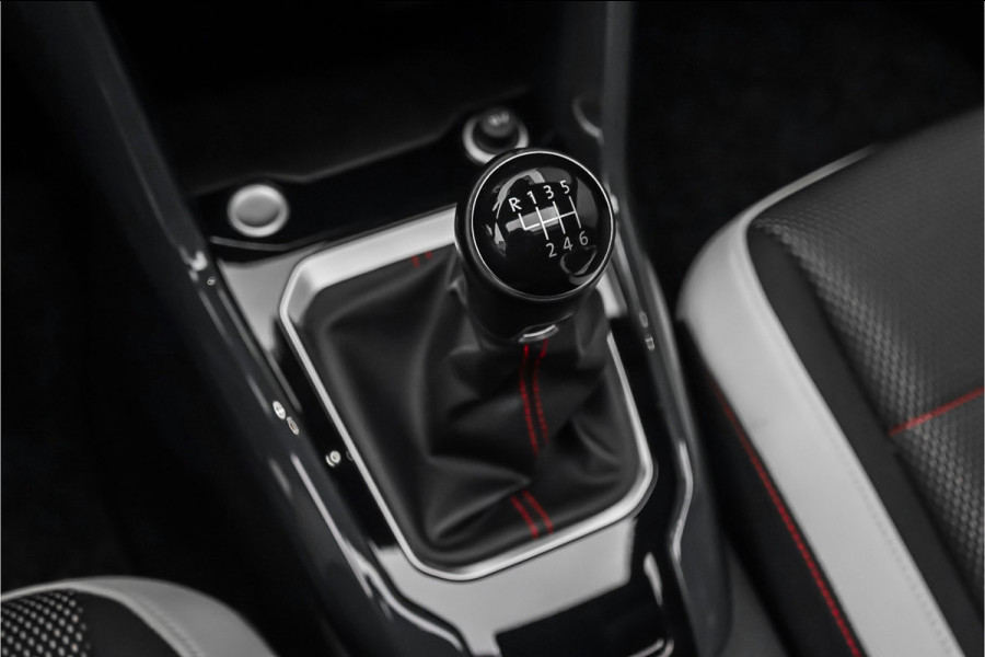 Volkswagen T-Roc 1.5 TSI Sport Navi ACC LED Trekhaak