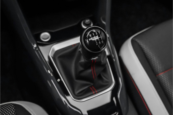 Volkswagen T-Roc 1.5 TSI Sport Navi ACC LED Trekhaak