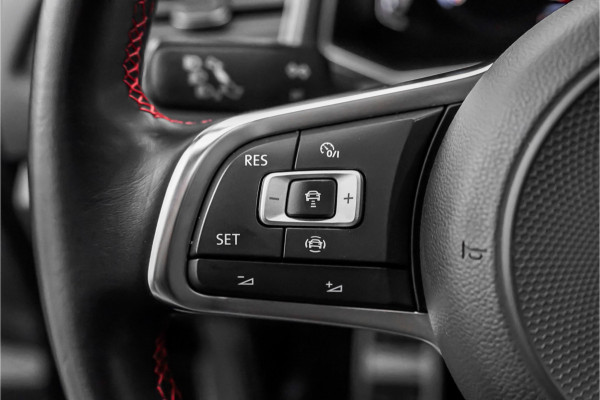 Volkswagen T-Roc 1.5 TSI Sport Navi ACC LED Trekhaak