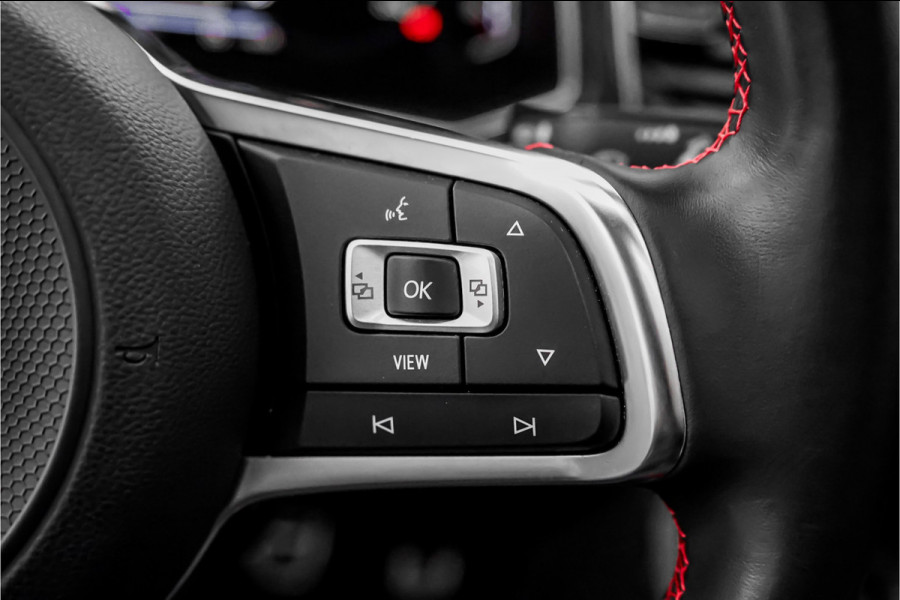 Volkswagen T-Roc 1.5 TSI Sport Navi ACC LED Trekhaak