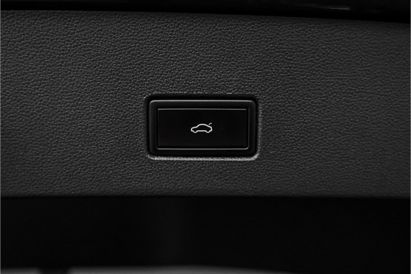 Volkswagen T-Roc 1.5 TSI Sport Navi ACC LED Trekhaak