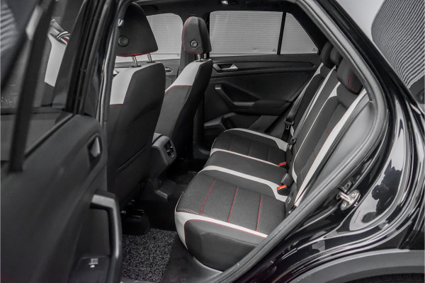 Volkswagen T-Roc 1.5 TSI Sport Navi ACC LED Trekhaak