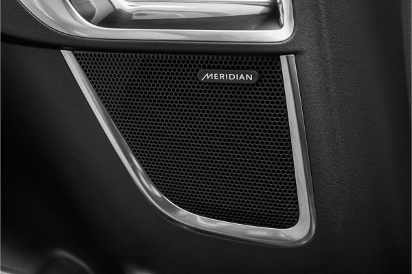 Jaguar E-Pace 2.0 P250 AWD HSE R-Dynamic CarPlay Trekhaak Camera 19"