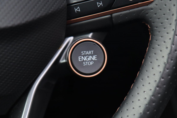 CUPRA Leon Sportstourer 1.4 e-Hybrid VZ Copper / PANODAK / KEYLESS / VOLLEDIG UITGEVOERD!