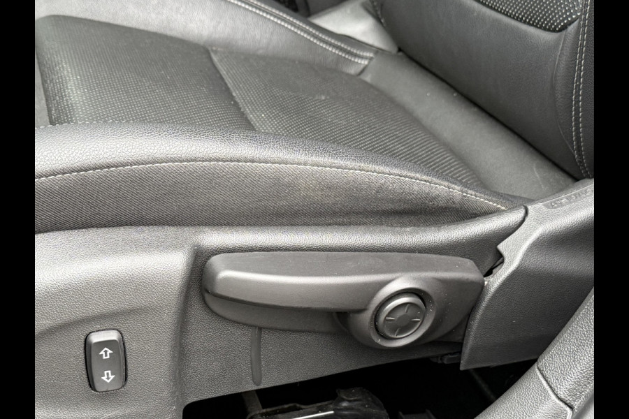 Opel Insignia Sports Tourer BWJ 10-2020 | 1.5T 165PK Business Executive | LEER | TREKHAAK | STOELVERW | NAVI | CLIMA | CARPLAY | PDC | PRIVACY GLASS |