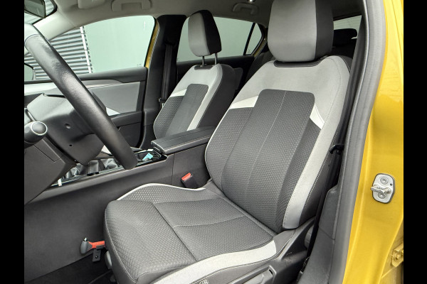 Opel Astra BWJ 2022 | 1.2 131PK Business Edition | CLIMA | NAVI | STOELVERW | PRIVACY GLASS | CAMERA A |