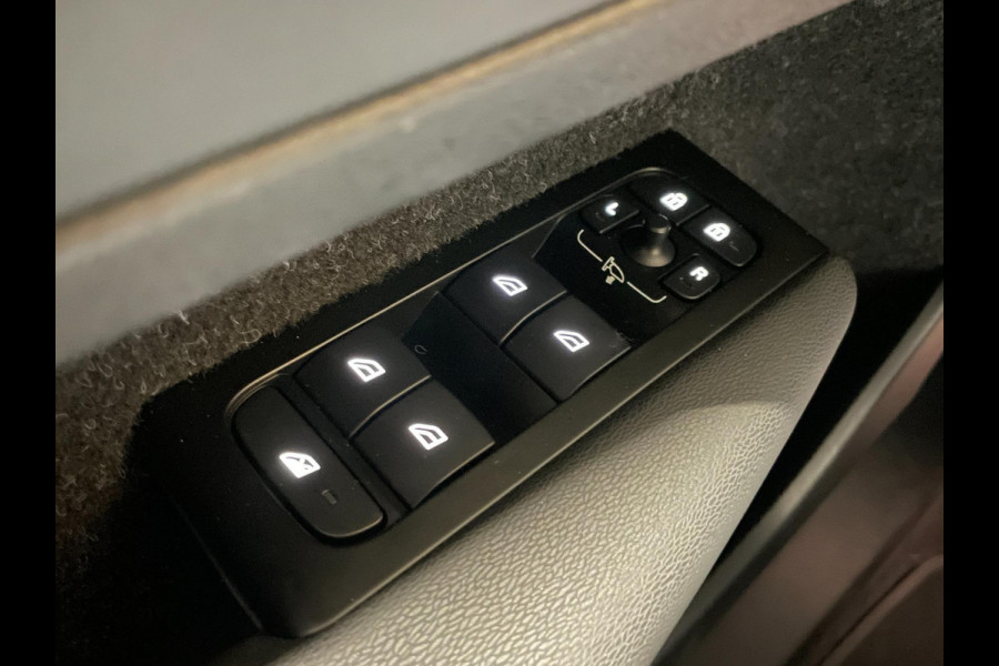 Volvo XC40 Recharge P8 AWD R-Design|91% SOH|TREKHAAK|MEMORY|1/2 LEDER|ELEK.INTR+A-KLEP|ACC|STOEL+STUURVERW|CAMERA|CARPLAY/ANDROID|