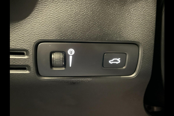 Volvo XC40 Recharge P8 AWD R-Design|91% SOH|TREKHAAK|MEMORY|1/2 LEDER|ELEK.INTR+A-KLEP|ACC|STOEL+STUURVERW|CAMERA|CARPLAY/ANDROID|