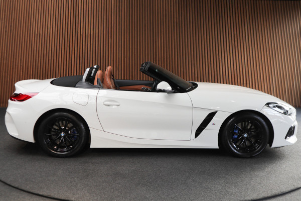 BMW Z4 Roadster sDrive30i High Exe M-pakket HUD Leer Camera PDC Stoelverwarming Stuurverwarming Memory seats LM velgen