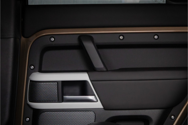 Land Rover Defender 110 3.0 D250 S Grijs kenteken - Standkachel