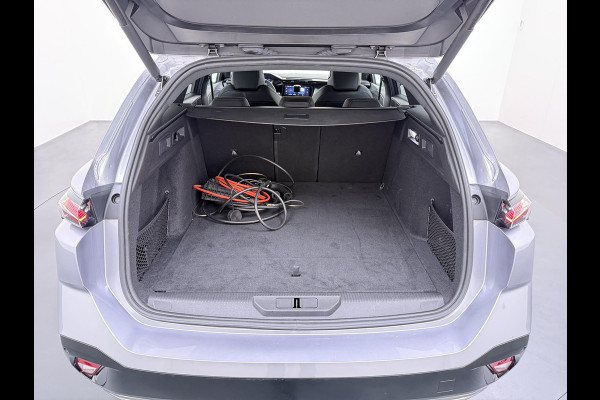 Peugeot 308 1.6 Plug-in Hybrid 225 GT PHEV |FOCAL AUDIO | ELEK. ACHTERKLEP| ADAP. CRUISE| 360 CAMERA| DODE HOEK SENSOR| SUPER COMPLEET!