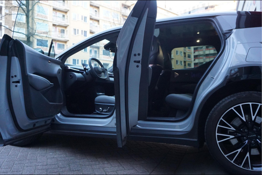 Volvo EX30 ZEEKR X AWD Privilege | 429pk | 0-100 3.8sec | Full Options | Panoramadak | Head Up Display | Sfeerverlichting | Leer | Electr stoelen + memory + massage + koeling + verwarming