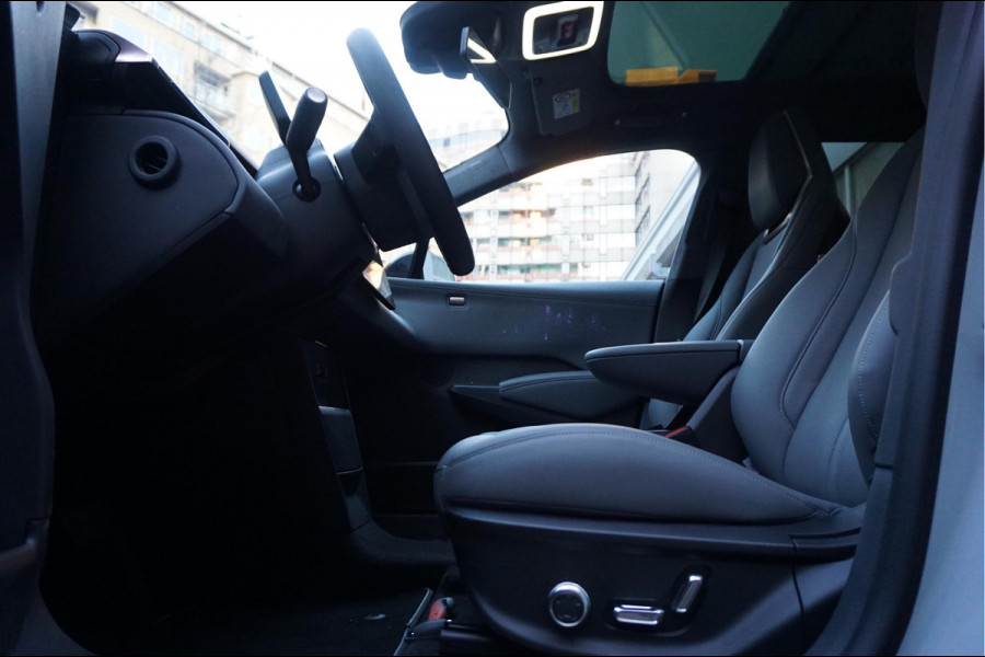 Volvo EX30 ZEEKR X AWD Privilege | 429pk | 0-100 3.8sec | Full Options | Panoramadak | Head Up Display | Sfeerverlichting | Leer | Electr stoelen + memory + massage + koeling + verwarming