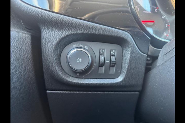 Opel Corsa 1.2 Edition Zwart dak,afneembare trekhaak,stoelverwarming,parkeersensoren