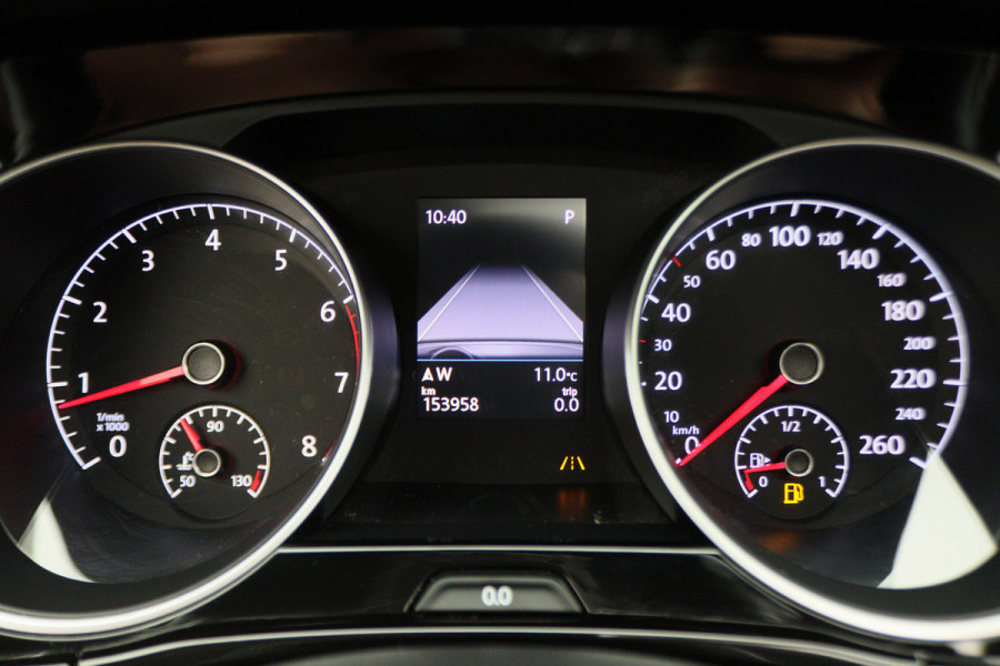 Volkswagen Touran 1.4 TSI DSG Highline Business R Panoramadak, ACC, Camera, Navigatie, Bluetooth, LED, Trekhaak, 17''