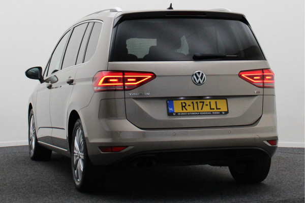 Volkswagen Touran 1.4 TSI DSG Highline Business R Panoramadak, ACC, Camera, Navigatie, Bluetooth, LED, Trekhaak, 17''