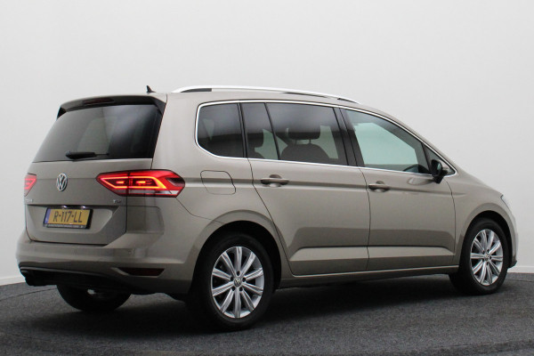 Volkswagen Touran 1.4 TSI DSG Highline Business R Panoramadak, ACC, Camera, Navigatie, Bluetooth, LED, Trekhaak, 17''