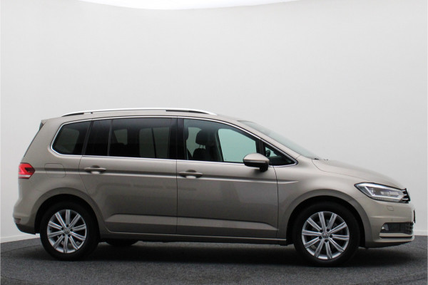 Volkswagen Touran 1.4 TSI DSG Highline Business R Panoramadak, ACC, Camera, Navigatie, Bluetooth, LED, Trekhaak, 17''