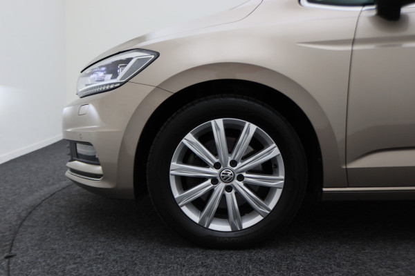 Volkswagen Touran 1.4 TSI DSG Highline Business R Panoramadak, ACC, Camera, Navigatie, Bluetooth, LED, Trekhaak, 17''