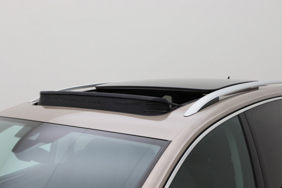 Volkswagen Touran 1.4 TSI DSG Highline Business R Panoramadak, ACC, Camera, Navigatie, Bluetooth, LED, Trekhaak, 17''