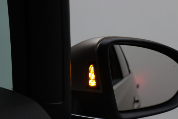 Volkswagen Touran 1.4 TSI DSG Highline Business R Panoramadak, ACC, Camera, Navigatie, Bluetooth, LED, Trekhaak, 17''