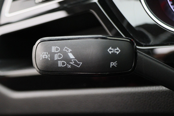 Volkswagen Touran 1.4 TSI DSG Highline Business R Panoramadak, ACC, Camera, Navigatie, Bluetooth, LED, Trekhaak, 17''