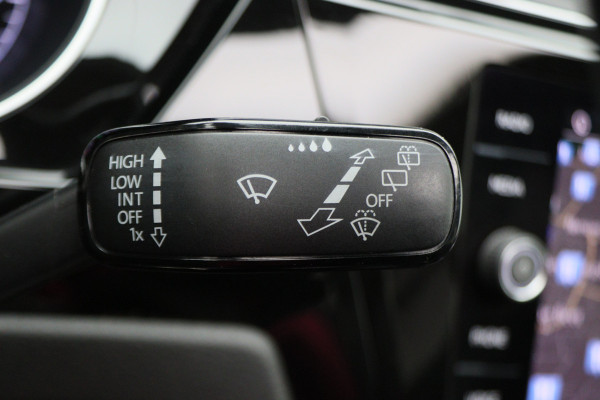 Volkswagen Touran 1.4 TSI DSG Highline Business R Panoramadak, ACC, Camera, Navigatie, Bluetooth, LED, Trekhaak, 17''