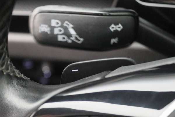 Volkswagen Touran 1.4 TSI DSG Highline Business R Panoramadak, ACC, Camera, Navigatie, Bluetooth, LED, Trekhaak, 17''