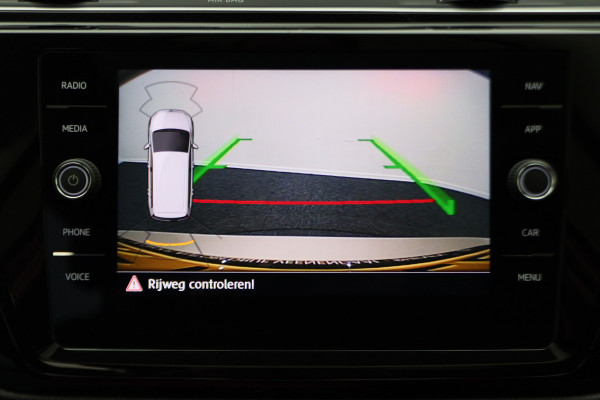 Volkswagen Touran 1.4 TSI DSG Highline Business R Panoramadak, ACC, Camera, Navigatie, Bluetooth, LED, Trekhaak, 17''