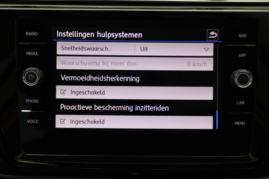 Volkswagen Touran 1.4 TSI DSG Highline Business R Panoramadak, ACC, Camera, Navigatie, Bluetooth, LED, Trekhaak, 17''