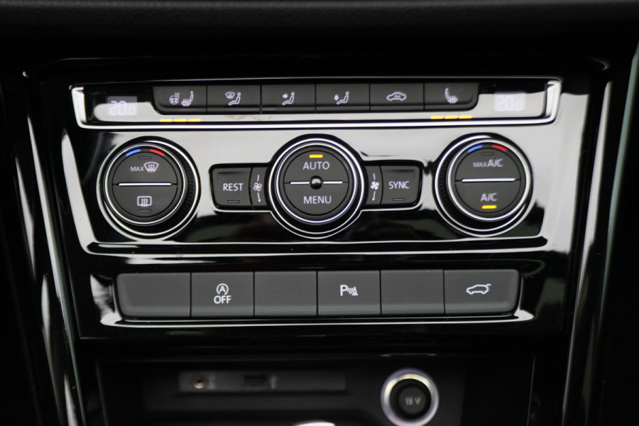 Volkswagen Touran 1.4 TSI DSG Highline Business R Panoramadak, ACC, Camera, Navigatie, Bluetooth, LED, Trekhaak, 17''