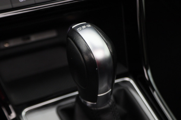 Volkswagen Touran 1.4 TSI DSG Highline Business R Panoramadak, ACC, Camera, Navigatie, Bluetooth, LED, Trekhaak, 17''