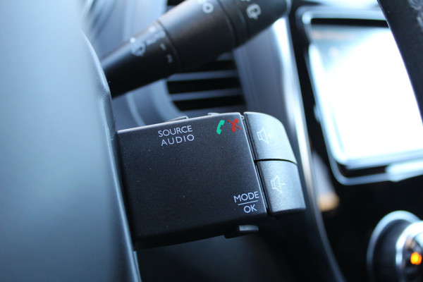 Renault Captur 1.3 TCe 150PK Intens | BLIS | Navigatie | Camera | Cruise Control | Keyless