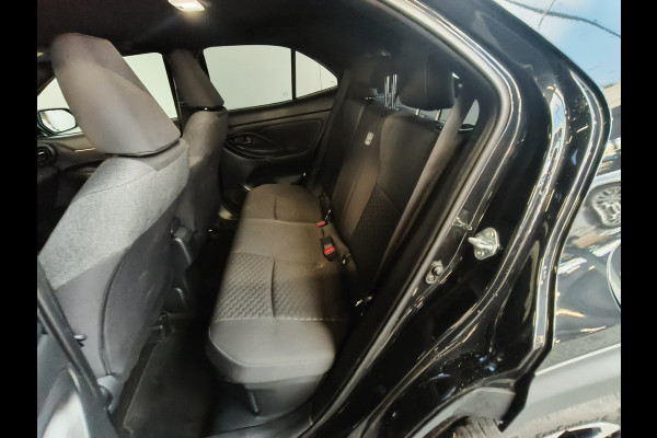 Toyota Yaris Cross 1.5 Hybrid 115 Dynamic AUTOMAAT uit 2025 Rijklaar + fabrieksgarantie tot 2030 Henk Jongen Auto's in Helmond,  al 50 jaar service zoals 't hoort!