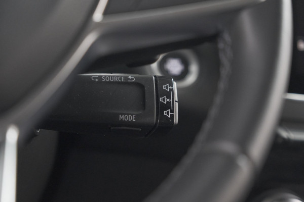 Renault Captur TCe 140 EDC Intens | Trekhaak | Camera | BOSE Audio | 9.3 Inch Groot Scherm