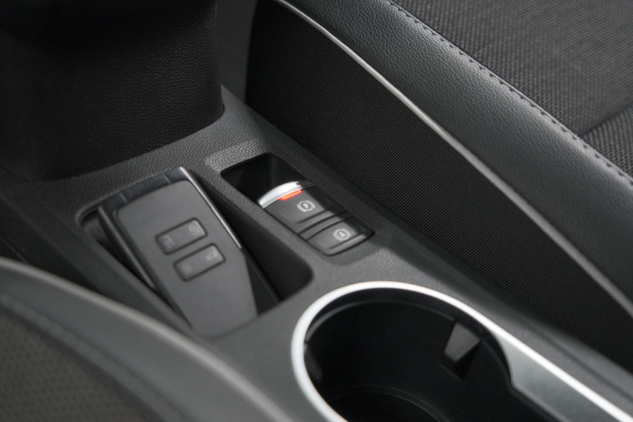 Renault Captur TCe 140 EDC Intens | Trekhaak | Camera | BOSE Audio | 9.3 Inch Groot Scherm