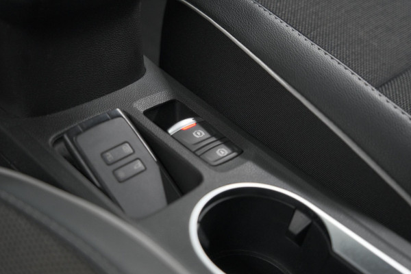 Renault Captur TCe 140 EDC Intens | Trekhaak | Camera | BOSE Audio | 9.3 Inch Groot Scherm