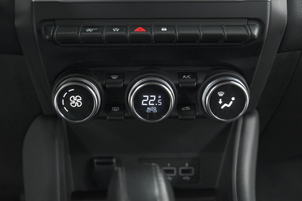 Renault Captur TCe 140 EDC Intens | Trekhaak | Camera | BOSE Audio | 9.3 Inch Groot Scherm