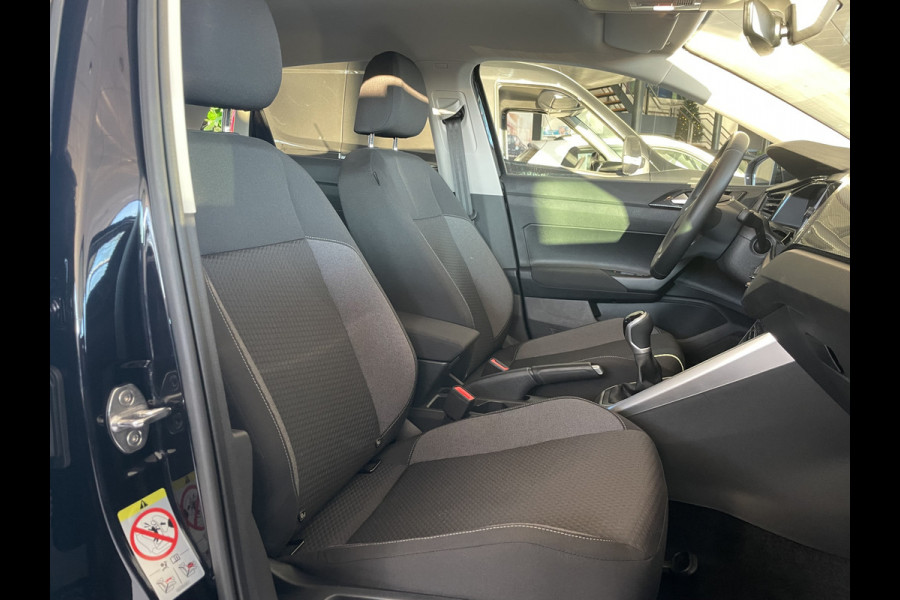 Volkswagen Polo 1.0 TSI Life Edition Achteruitrijcamera - Airco - Parkeersensoren voor en achter - Navigatiesysteem - Cruise control - Bluetooth - Stuur multifunctioneel - Start/stop systeem - Licht metalen velgen 15 inch - Radi