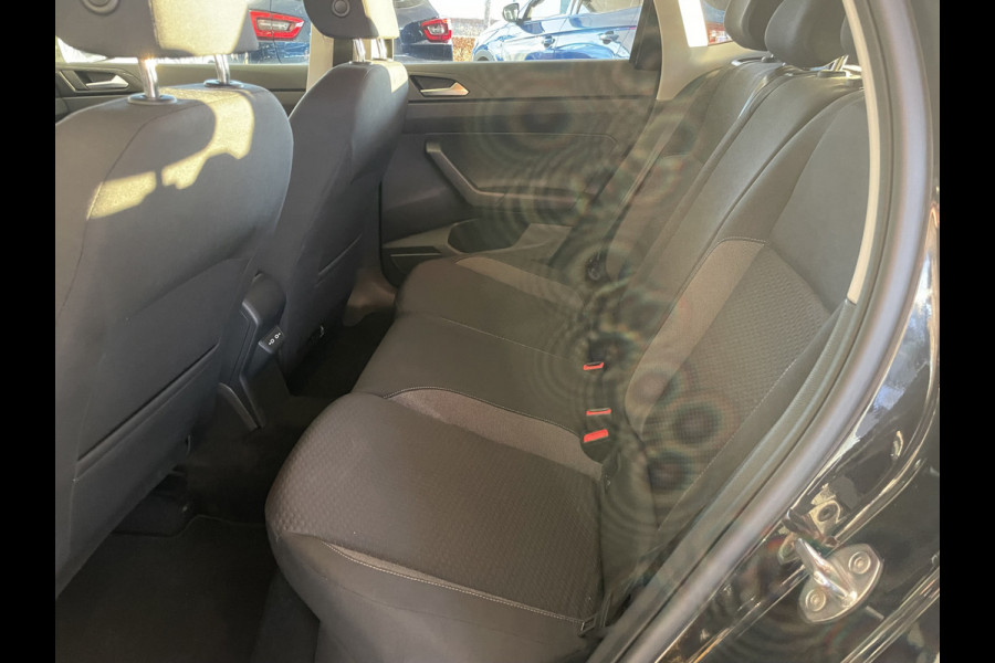 Volkswagen Polo 1.0 TSI Life Edition Achteruitrijcamera - Airco - Parkeersensoren voor en achter - Navigatiesysteem - Cruise control - Bluetooth - Stuur multifunctioneel - Start/stop systeem - Licht metalen velgen 15 inch - Radi