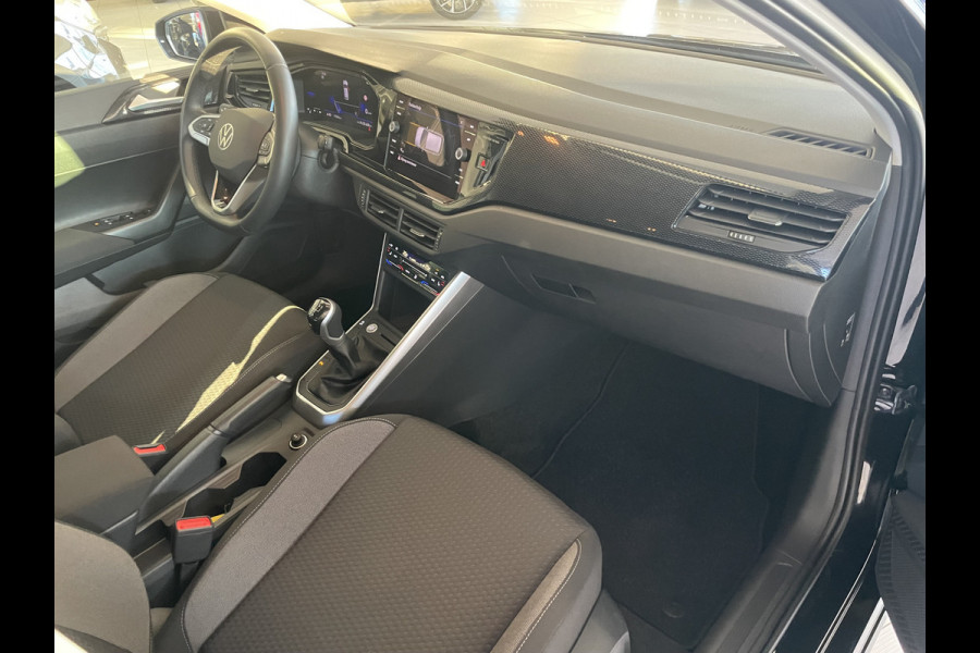 Volkswagen Polo 1.0 TSI Life Edition Achteruitrijcamera - Airco - Parkeersensoren voor en achter - Navigatiesysteem - Cruise control - Bluetooth - Stuur multifunctioneel - Start/stop systeem - Licht metalen velgen 15 inch - Radi