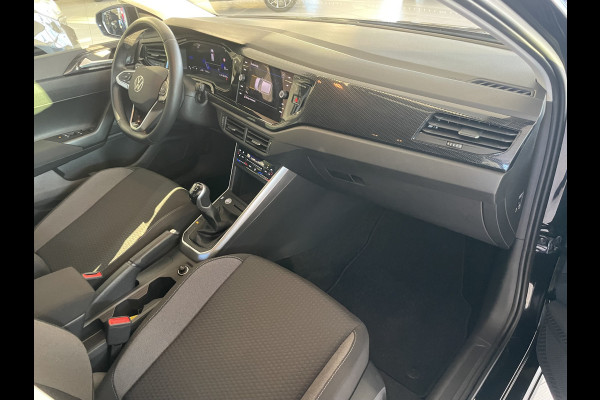 Volkswagen Polo 1.0 TSI Life Edition Achteruitrijcamera - Airco - Parkeersensoren voor en achter - Navigatiesysteem - Cruise control - Bluetooth - Stuur multifunctioneel - Start/stop systeem - Licht metalen velgen 15 inch - Radi