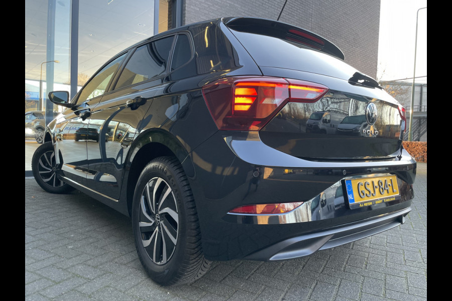 Volkswagen Polo 1.0 TSI Life Edition Achteruitrijcamera - Airco - Parkeersensoren voor en achter - Navigatiesysteem - Cruise control - Bluetooth - Stuur multifunctioneel - Start/stop systeem - Licht metalen velgen 15 inch - Radi