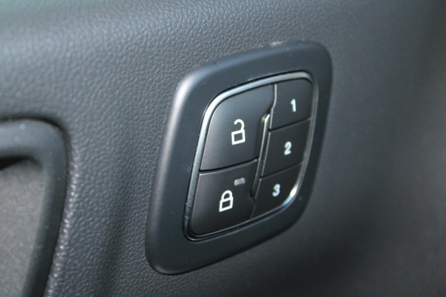 Ford Kuga 2.5 PHEV ST-Line X 243pk | Driver Assistance Pack | Winterpack | Wegklapbare Trekhaak | 19 inch Licht metalen Velgen | Matrix Led incl. Coast to Coast