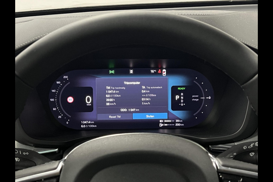 Volvo XC60 2.0 T8 Plug-in hybrid AWD Ultra Black Edition Luchtvering | Open dak | Adapt. cruise control | Harman Kardon | 360° Camera | Head-up | Pilot assist